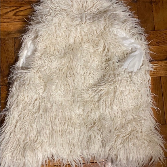 NWT INC beige faux fur vest - Picture 5 of 6